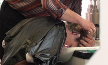Charger l&#39;image dans la galerie, 4103 Barberette ManuelaZ 2 strong forward wash salon bowl by barber in black pvc cape