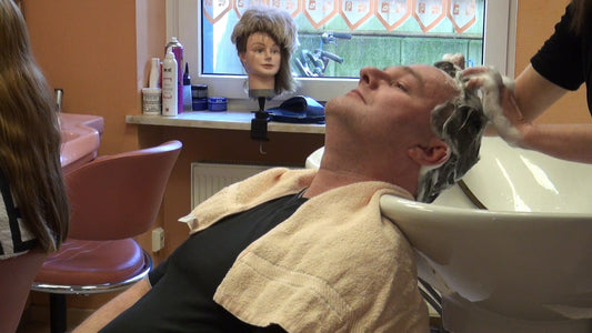274 by Tine male shampooing backward salon