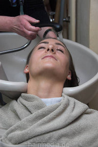 6063 CarinaS pampering wash backward salon shampooing