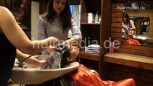 Carica l&#39;immagine nel visualizzatore di Gallery, 361 Parwana 3 backward salon shampooing thick indian hair by Tokhi red satin cape
