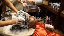 将图片加载到图库查看器，361 Parwana 4 backward salon shampooing by Talya instructing Tokhi