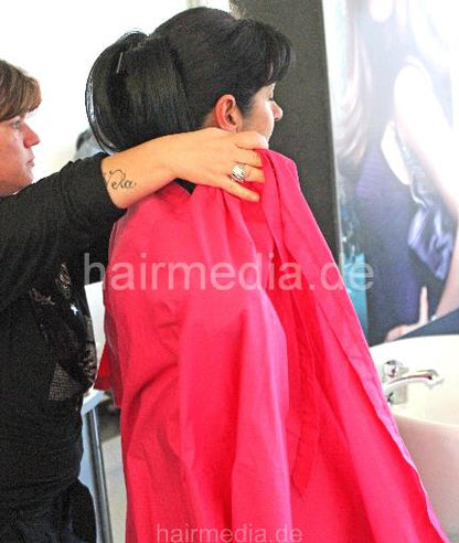 342 Piedade, hairdresser, long thick black hair rough shampooing salon backward in kimono