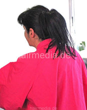 Cargar imagen en el visor de la galería, 342 Piedade, hairdresser, long thick black hair rough shampooing salon backward in kimono