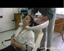 Load image into Gallery viewer, h109 spiral perm Part 1 shampooing by barber