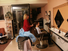Laden Sie das Bild in den Galerie-Viewer, 183 Marianne XXL hair comb, play. 2x shampooing Igelit cape