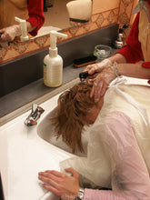 Cargar imagen en el visor de la galería, 7036 firm forward wash shampoo Igelit cape