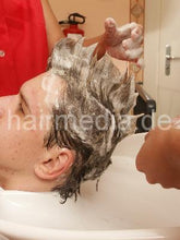 Laden Sie das Bild in den Galerie-Viewer, 270 barber Timo in PVC by 4-hand barberettes salon shampooing backward