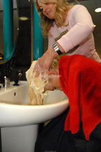 Cargar imagen en el visor de la galería, 500 RG Christin blonde thick hair salon forward shampooing