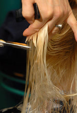 Carica l&#39;immagine nel visualizzatore di Gallery, 879 Kleckse 2 Riesa haircutting blonde teen by mature barerette