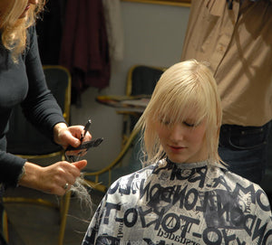 879 Kleckse 2 Riesa haircutting blonde teen by mature barerette