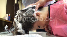 将图片加载到图库查看器，9065 Romana 1 forward salon shampoo by barber in pink pvc shampoocape in vintage hairsalon