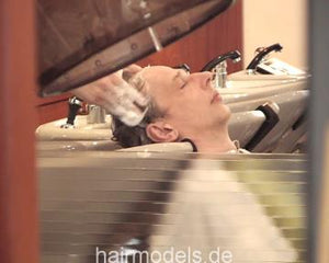 237 s0050 man by Renata backward salon shampooing Berlin Kurfürstendamm