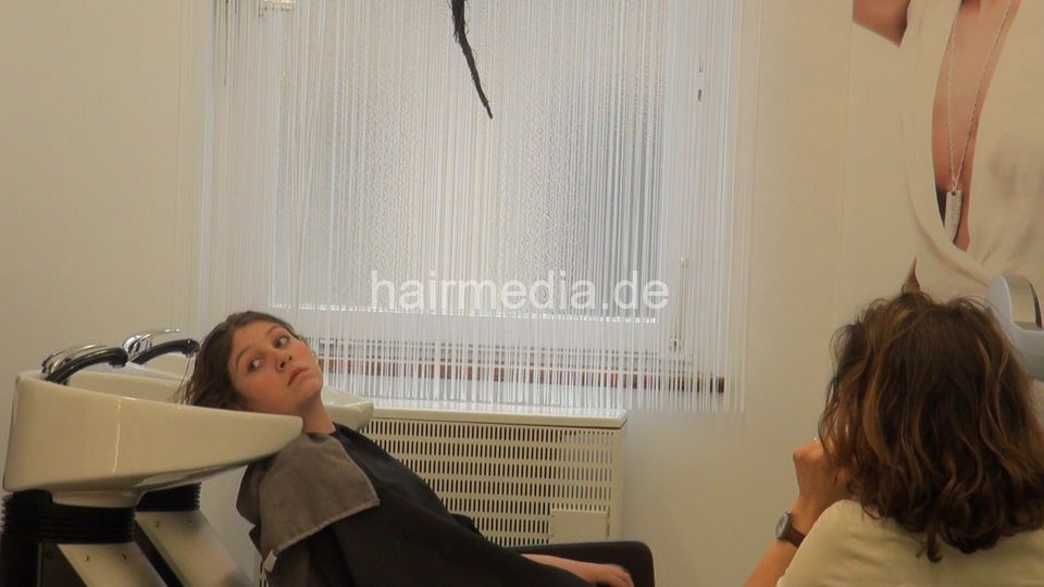334 s0417 younggirl wash and trim haircut haironface