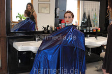 Laden Sie das Bild in den Galerie-Viewer, 1036 Katia by OlgaO caping barberchair Fulda Kultsalon barbershop