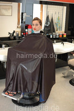 将图片加载到图库查看器，1036 Katia by OlgaO caping barberchair Fulda Kultsalon barbershop