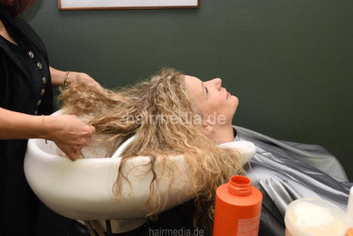 367 EvaH thick curly hair asmr shampooing backward by Roya