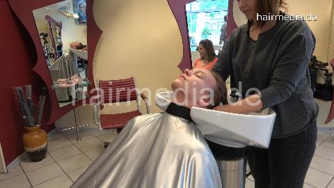 9087 02 Lea backward shampoo by SelinaS salon hairwash in Berlin