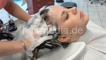 Carica l&#39;immagine nel visualizzatore di Gallery, 9087 04 SelinaS backward shampoo salon hairwash