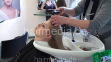 Cargar imagen en el visor de la galería, 6106 01 Alina backward salon hairwash shampooing thick curly hair