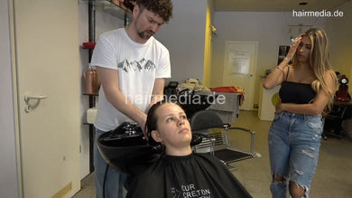 7202 Ukrainian hairdresser in Berlin 220515 2nd 2 shampoo by barber, Zoya controlled