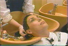 将图片加载到图库查看器，0036 e11 shampooing in USA 1990