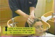 将图片加载到图库查看器，0036 e11 shampooing in USA 1990