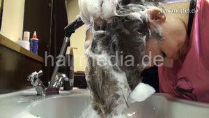 9065 Sibel 1 forward salon hairwash shampooing by barber in pink shampoocape