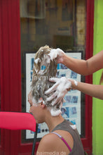 将图片加载到图库查看器，9134 6 1 Marina by Danjela outdoor hair shampooing and smoking