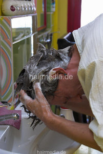 290 Peter self forward hairwash in salon