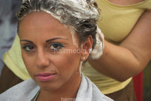 Load image into Gallery viewer, 9136 1 Tamara outdoor milf hairwash shampooing at salon