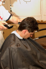 将图片加载到图库查看器，8071 Dina 2 cut and buzz by old barber in barbershop between the men