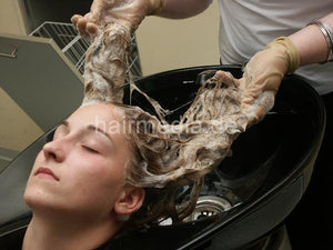 351 Jasmin by Eva glove shampooing salon backward