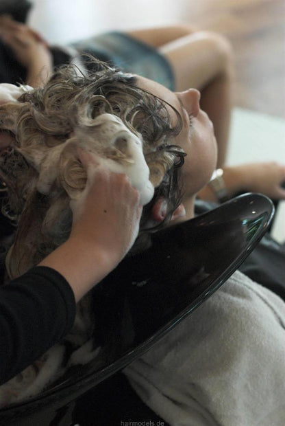 324 Petra and Vera salon backward shampooing hairwash complete