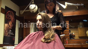 361 Valentina 1 upright hairwash 4hand in dederon aprons