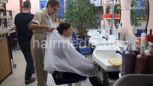 6168 Verena 1 forward shampooing by mature barberette hairwash