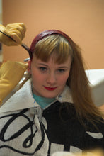 Laden Sie das Bild in den Galerie-Viewer, 1001 1 Dolly coloring red vintage Wuppertal salon
