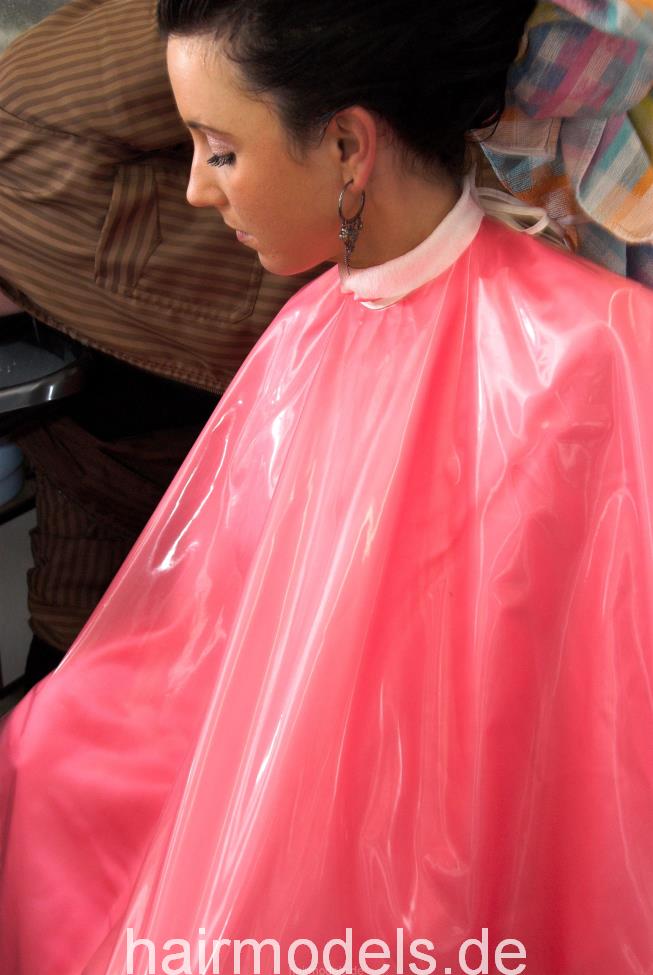 515 AnjaS upright shampooing by LauraB in shiny pvc vinyl shampoocape