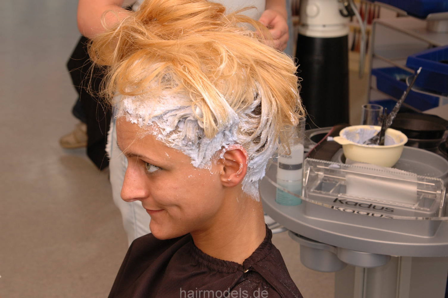 439 AnnaP going blonde Würzburg salon bleaching