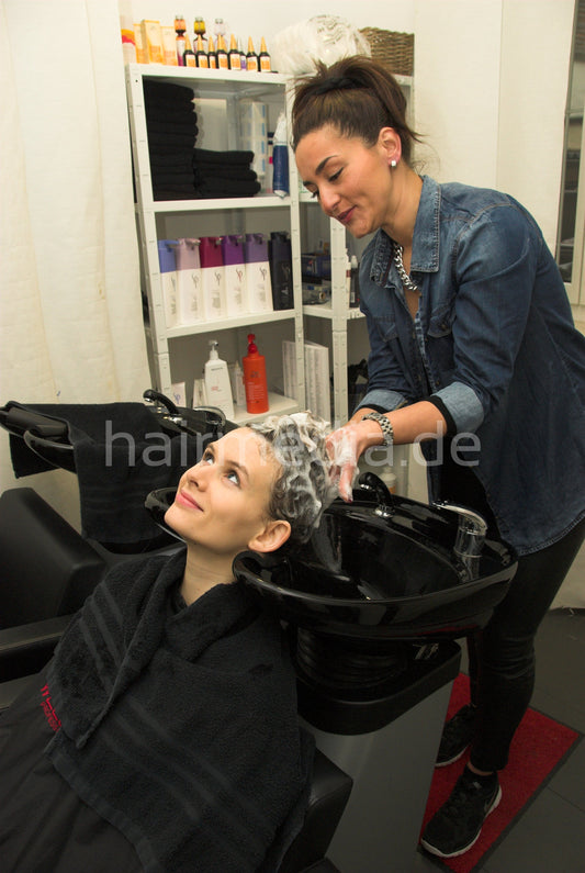 355 Britta by Guel backward salon shampooing in blackbowl Berlin model