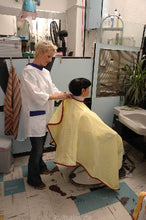 将图片加载到图库查看器，835 Catherine haircut multicape apron barbershop