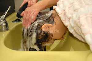 736 ClaudiaB strong forward shampoo Kultsalon by Fr. Pablowsky