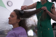 Cargar imagen en el visor de la galería, 673 Doris Kultsalon 1 multicape forward hairwash shampoo in RSK apron