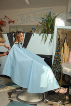 将图片加载到图库查看器，121 Flowerpower 2, Part 7 AnjaS haircut in large nyloncape at barberchair by mature barberette