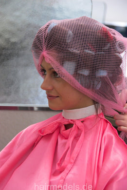 0006 Mila Barberette Wet Set Kultsalon in pink tie closure cape