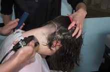 Carica l&#39;immagine nel visualizzatore di Gallery, 881 forced and handcuffed haircut in german kultsalon complete video