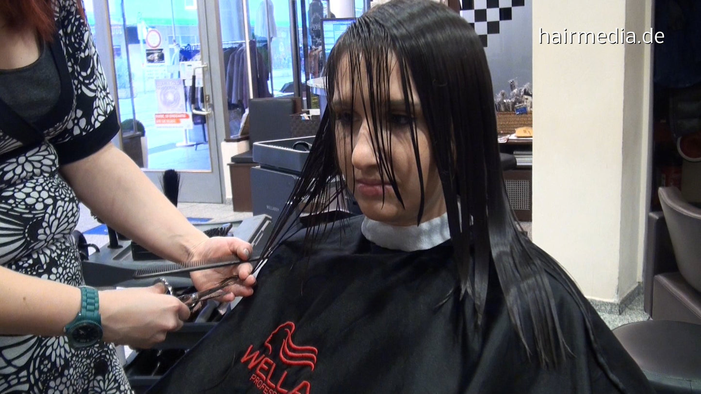 8138  JaninaR cut in neckstrip paper and Wella soft cape