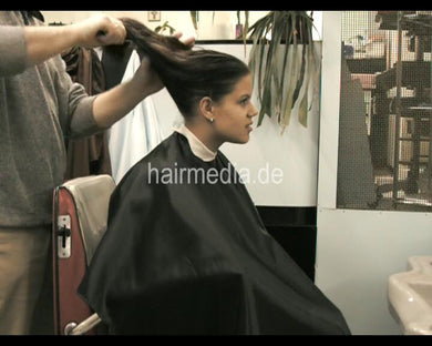 521 JasminS Teen firm forward shampoo by barber in barberchair