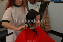 Carica l&#39;immagine nel visualizzatore di Gallery, 117 Julia Haircut in barbershop barberchair XXL capes and aprons used