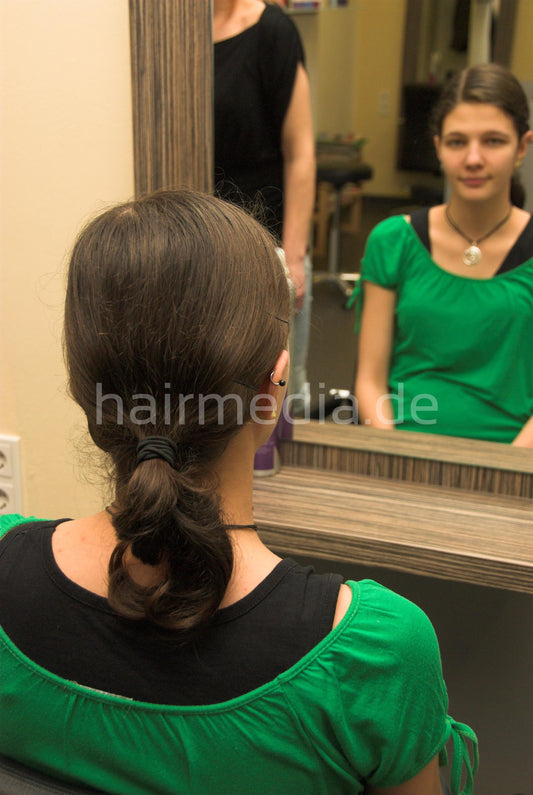 355 Lisa by Nadine backward salon hairwash