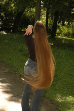 Laden Sie das Bild in den Galerie-Viewer, 196 Luna XXL hair outdoor hairplay 60 min video for download